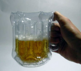 Nafukovací sklenice na pivo