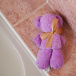 Ručník na obličej - fialový medvídek s mašlí