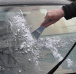 Škrabka na led z odolného materiálu